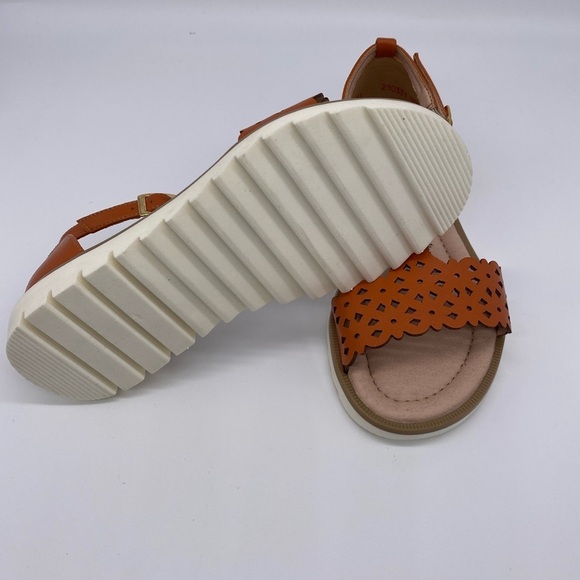 Little Girls Ankle Strap Orange Sandals Vegan Leather.Size 13 - Picture 2 of 5